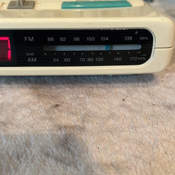 😀Vintage GPX am/fm digital clock radio - Picture 3 of 8